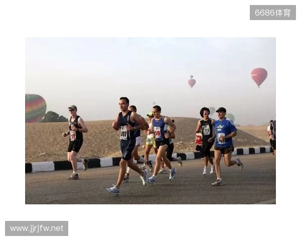 感人至深，朋友穿若塔球衣跑马拉松，期间与若塔妻子相拥